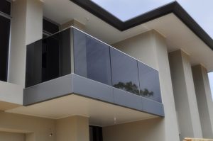 contoh kaca euro grey dari luar