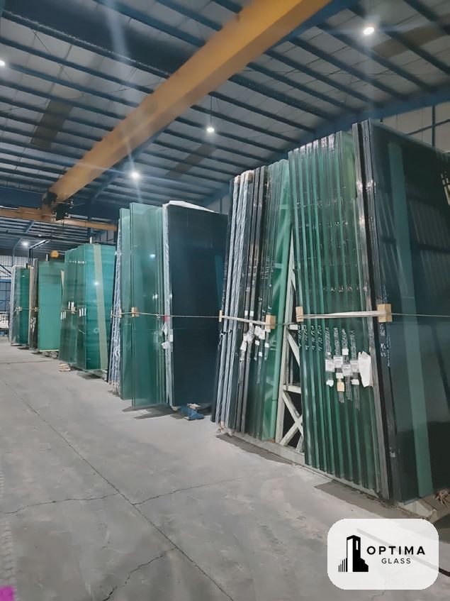 Produksi kaca tempered Optima Glass di Cikarang