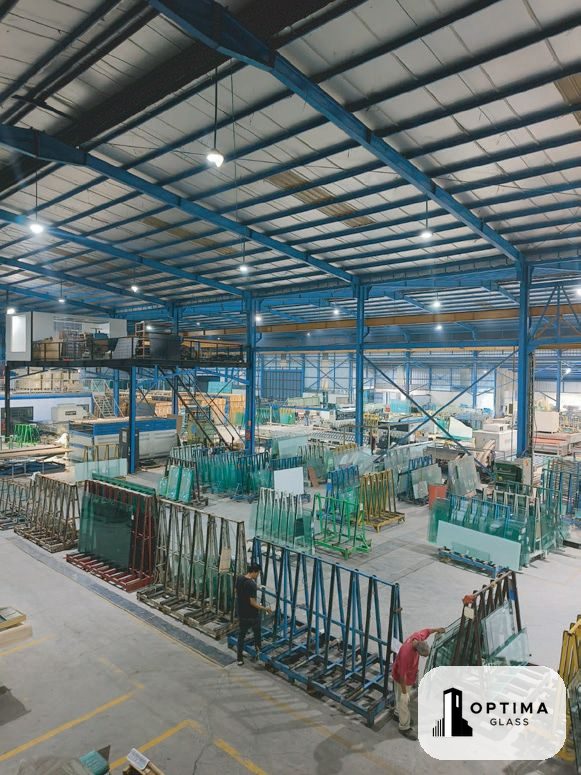 Area produksi dan gudang Optima Glass di Cikarang