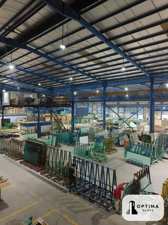 Area produksi pabrik kaca Optima Glass