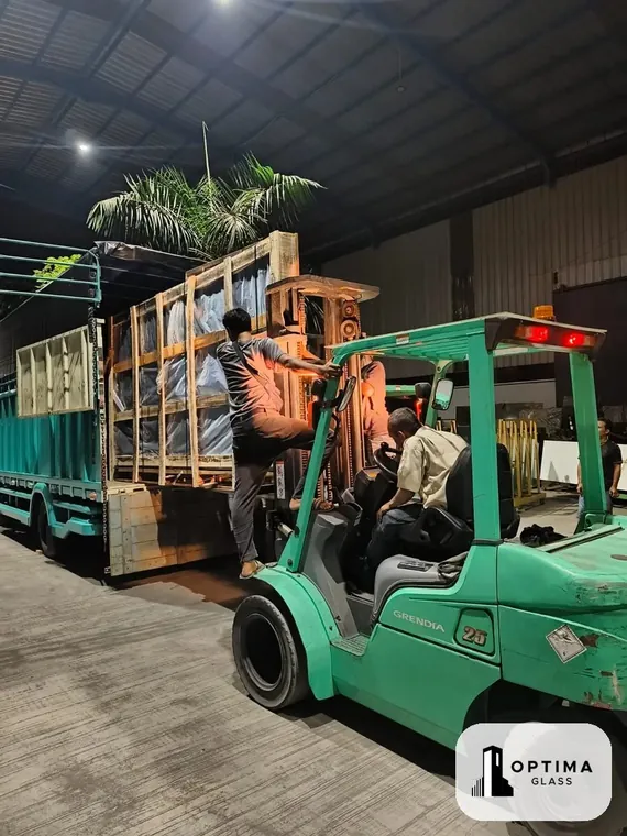 Forklift pengiriman kaca