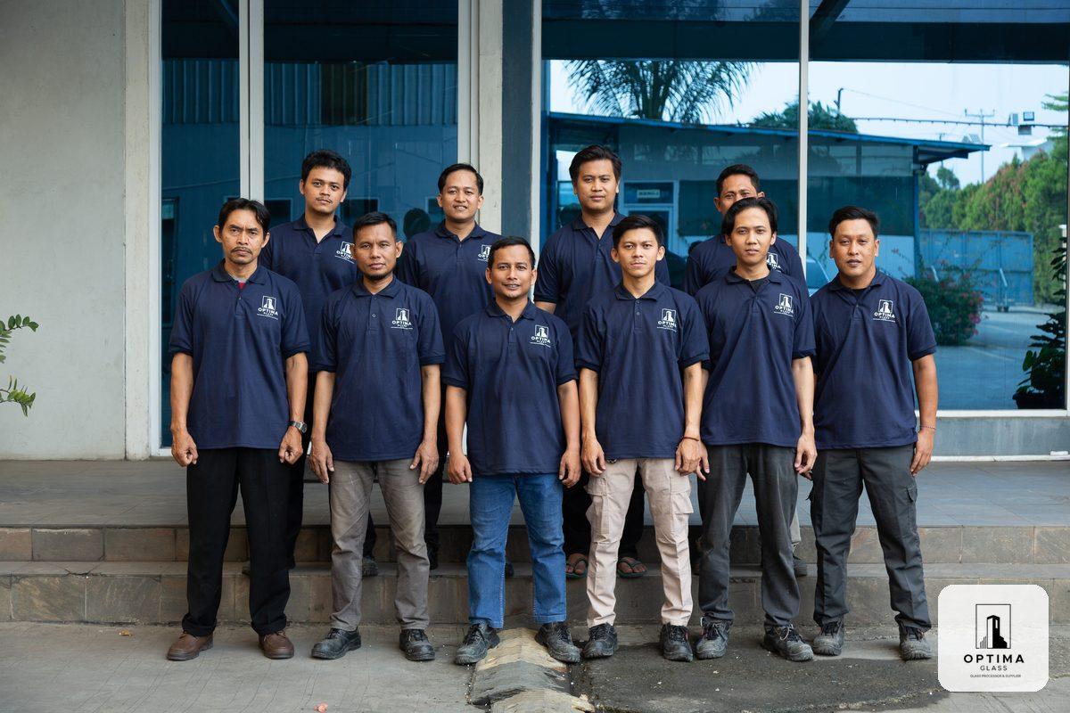Tim Optima Glass di pabrik kaca Cikarang